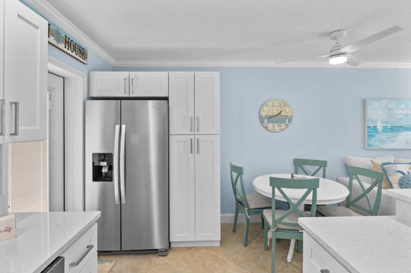 McBean Point - Dog Friendly! Walk to Bean Point! by Anna Maria Life Vacation Rentals - image 26