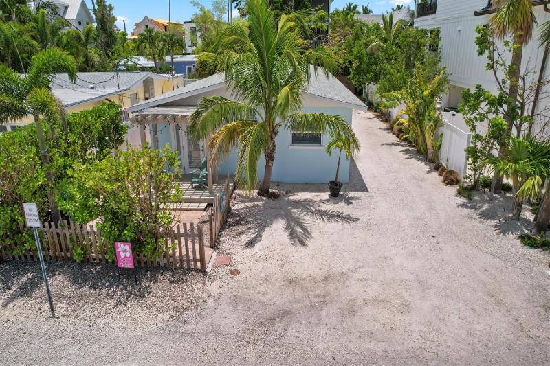 McBean Point - Dog Friendly! Walk to Bean Point! by Anna Maria Life Vacation Rentals - image 7