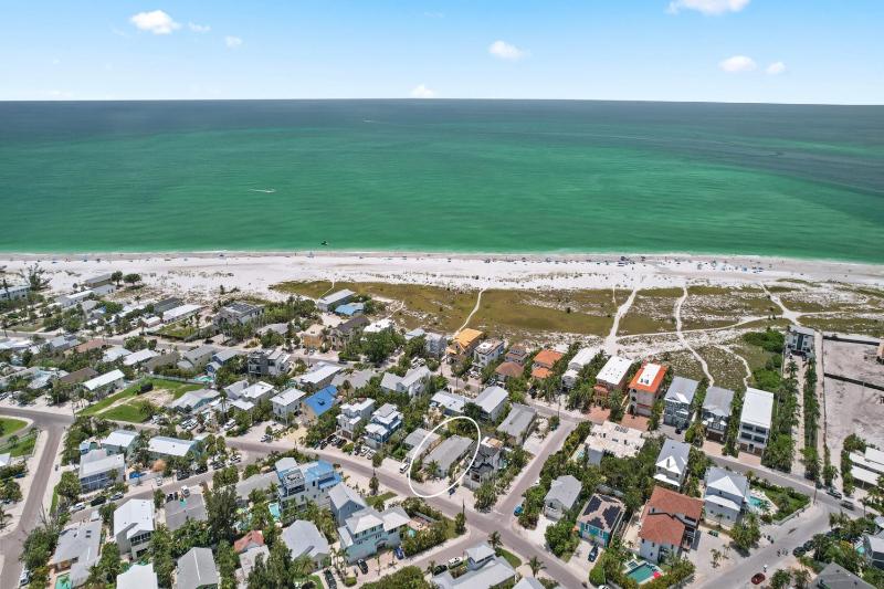 McBean Point - Dog Friendly! Walk to Bean Point! by Anna Maria Life Vacation Rentals - image 13