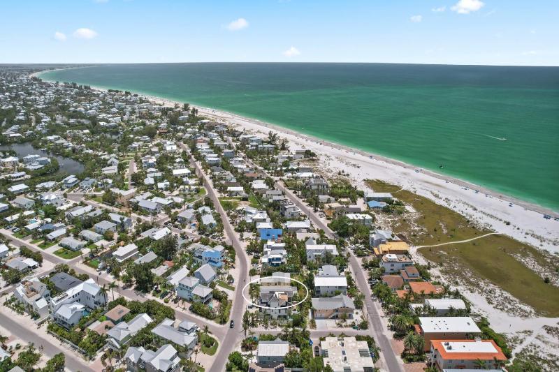 McBean Point - Dog Friendly! Walk to Bean Point! by Anna Maria Life Vacation Rentals - image 31