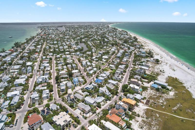 McBean Point - Dog Friendly! Walk to Bean Point! by Anna Maria Life Vacation Rentals - image 21
