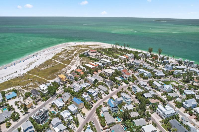 McBean Point - Dog Friendly! Walk to Bean Point! by Anna Maria Life Vacation Rentals - image 36