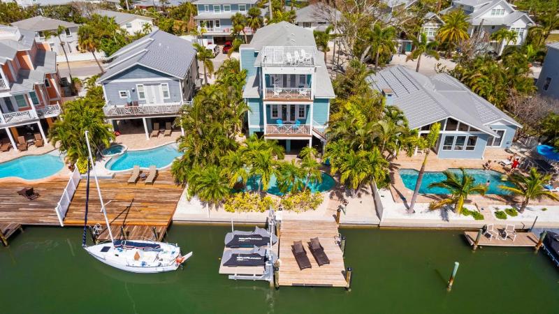 My Grand Floridian - Canal Front Dock Pool Games by Anna Maria Life Vacation Rentals - image 21