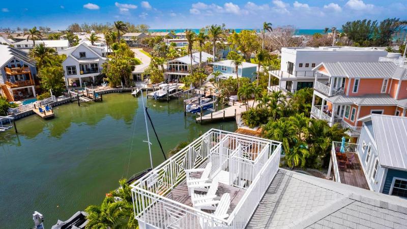My Grand Floridian - Canal Front Dock Pool Games by Anna Maria Life Vacation Rentals - image 48