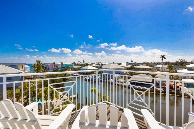 My Grand Floridian - Canal Front Dock Pool Games by Anna Maria Life Vacation Rentals - image 49