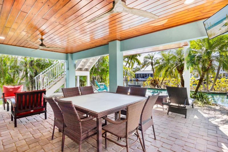 My Grand Floridian - Canal Front Dock Pool Games by Anna Maria Life Vacation Rentals - image 25