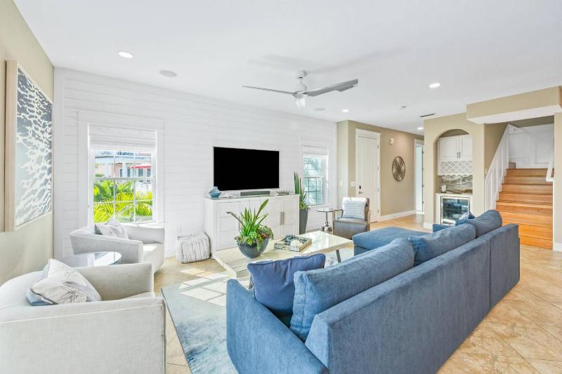 My Grand Floridian - Canal Front Dock Pool Games by Anna Maria Life Vacation Rentals - image 18