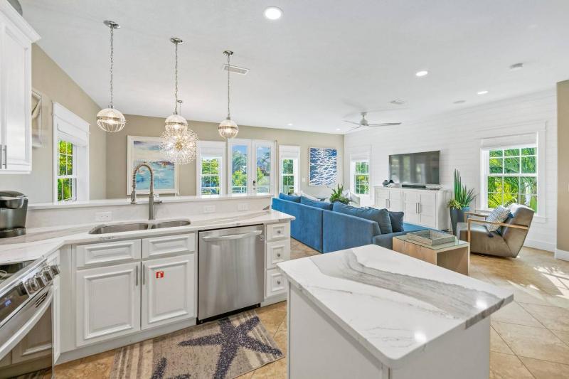 My Grand Floridian - Canal Front Dock Pool Games by Anna Maria Life Vacation Rentals - image 31