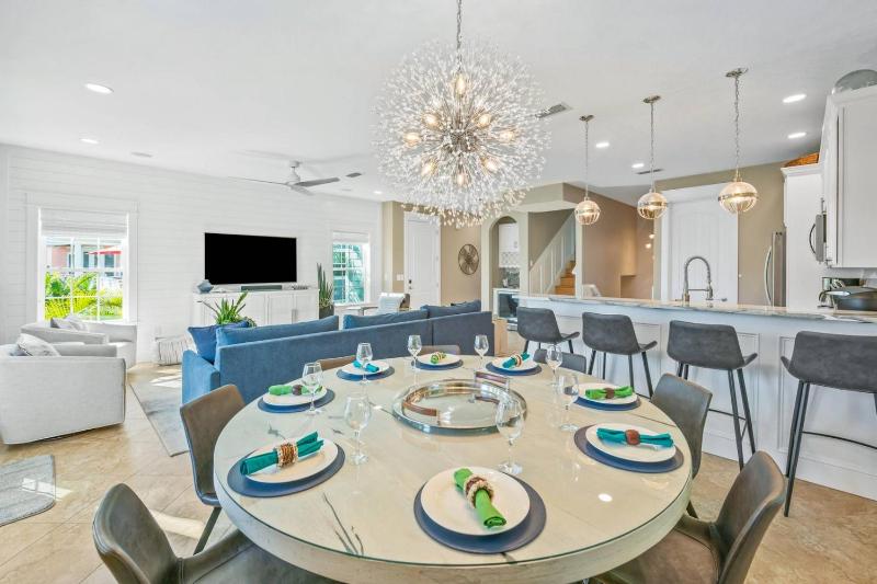 My Grand Floridian - Canal Front Dock Pool Games by Anna Maria Life Vacation Rentals - image 12