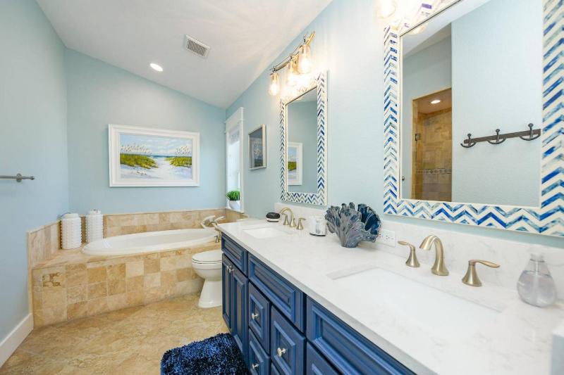 My Grand Floridian - Canal Front Dock Pool Games by Anna Maria Life Vacation Rentals - image 47