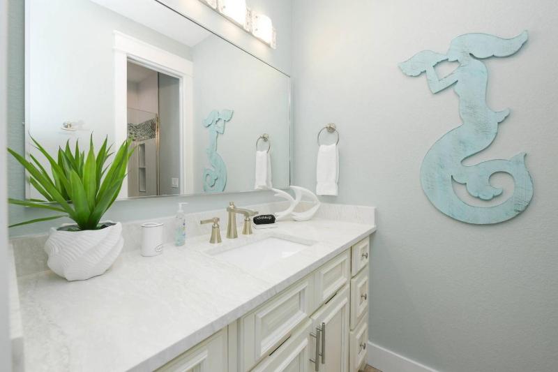 My Grand Floridian - Canal Front Dock Pool Games by Anna Maria Life Vacation Rentals - image 4