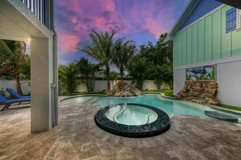 No R-Egrets - 1 Block to Beach! Pool Game Room by Anna Maria Life Vacation Rentals - image 2