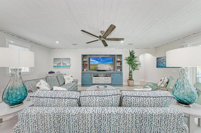 No R-Egrets - 1 Block to Beach! Pool Game Room by Anna Maria Life Vacation Rentals - image 14