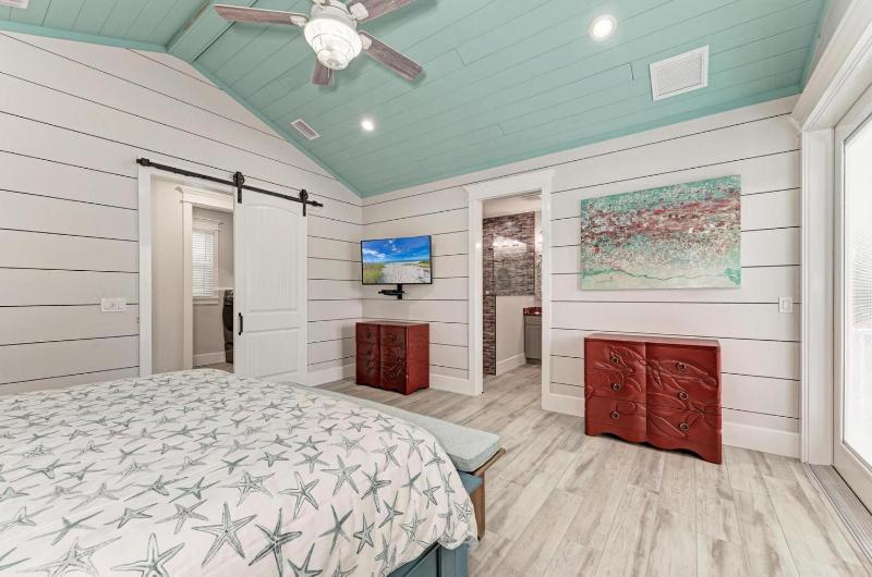 No R-Egrets - 1 Block to Beach! Pool Game Room by Anna Maria Life Vacation Rentals - image 13
