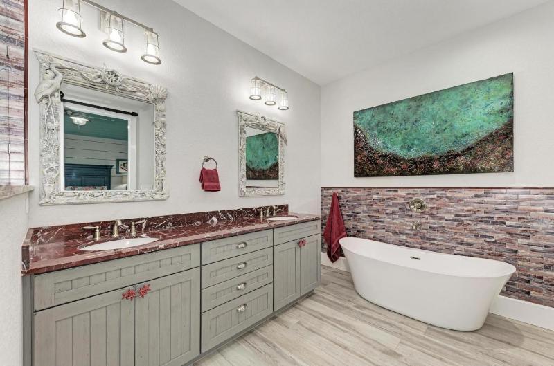 No R-Egrets - 1 Block to Beach! Pool Game Room by Anna Maria Life Vacation Rentals - image 26