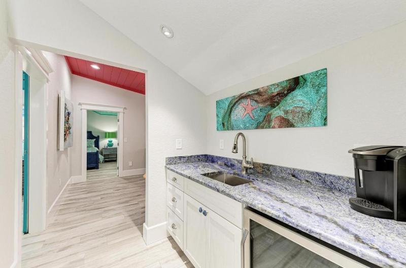 No R-Egrets - 1 Block to Beach! Pool Game Room by Anna Maria Life Vacation Rentals - image 35