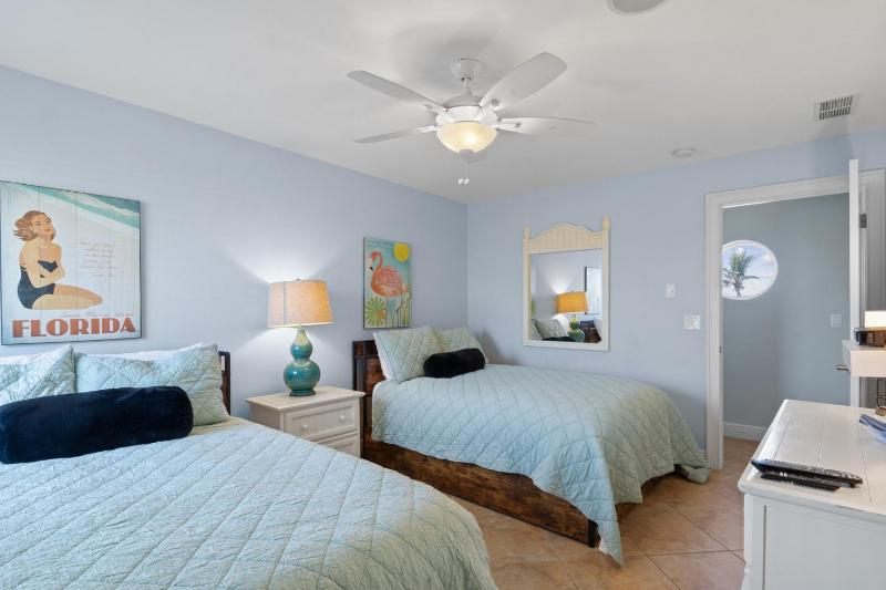 Oceanside Oasis - 50 Steps to Beach! Gulf Views! Pool Spa by Anna Maria Life Vacation Rentals - image 36
