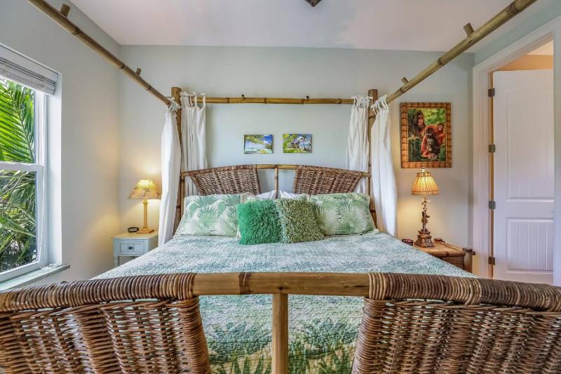 Oceanside Oasis - 50 Steps to Beach! Gulf Views! Pool Spa by Anna Maria Life Vacation Rentals - image 2
