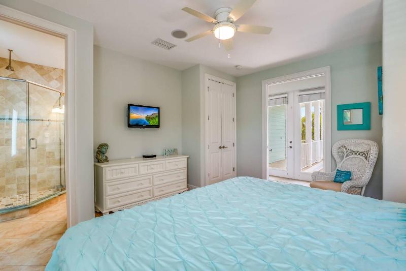 Oceanside Oasis - 50 Steps to Beach! Gulf Views! Pool Spa by Anna Maria Life Vacation Rentals - image 20