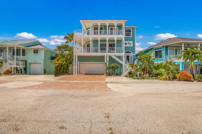 Oceanside Oasis - 50 Steps to Beach! Gulf Views! Pool Spa by Anna Maria Life Vacation Rentals - image 17