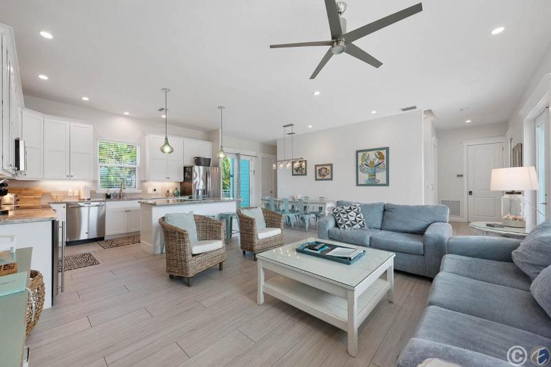 On Ocean Time - 5 Houses to Gulf Pool by Anna Maria Life Vacation Rentals - image 3