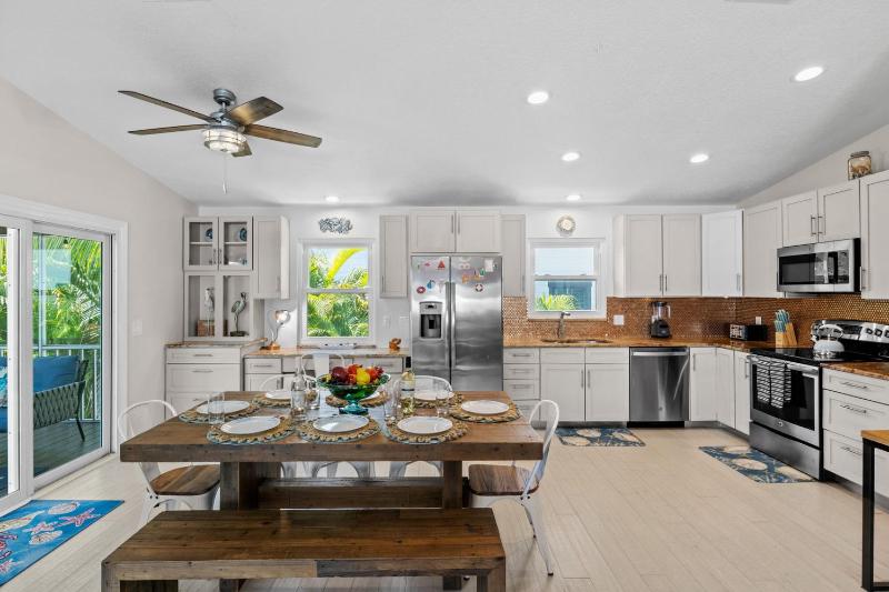 Rainbow Reef - Close to Bean Point Pool Game Room by Anna Maria Life Vacation Rentals - image 18