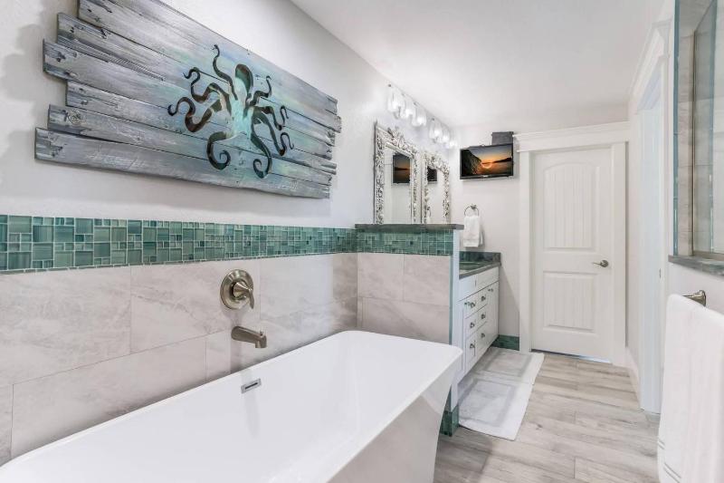 Octopus Cottage bay Anna Maria Life Vacation Rentals - image 36