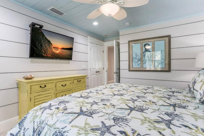 Octopus Cottage bay Anna Maria Life Vacation Rentals - image 24