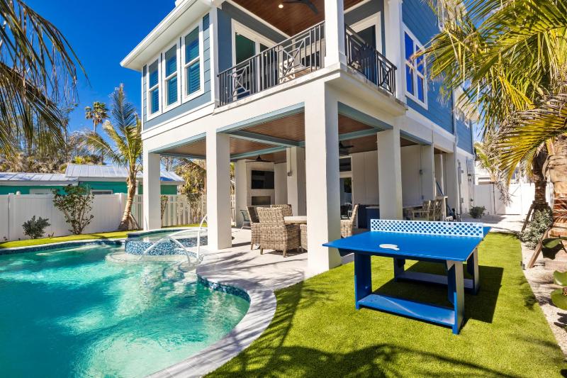 Salt Dreams - 1 Block to Beach! Pool Spa Games Rooftop Deck by Anna Maria Life Vacation Rentals - image 7