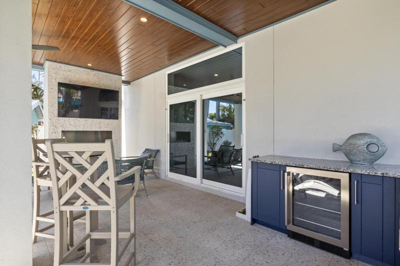 Salt Dreams - 1 Block to Beach! Pool Spa Games Rooftop Deck by Anna Maria Life Vacation Rentals - image 45