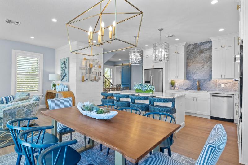 Salt Dreams - 1 Block to Beach! Pool Spa Games Rooftop Deck by Anna Maria Life Vacation Rentals - image 34