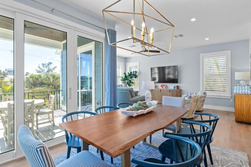 Salt Dreams - 1 Block to Beach! Pool Spa Games Rooftop Deck by Anna Maria Life Vacation Rentals - image 40