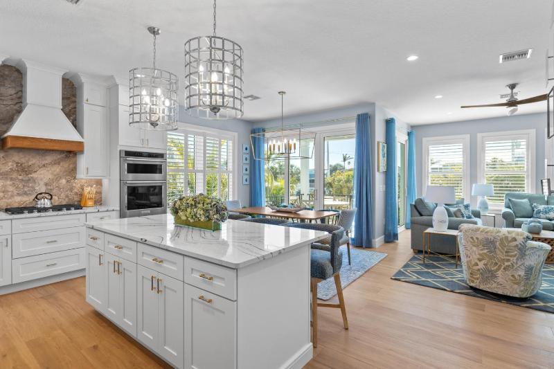 Salt Dreams - 1 Block to Beach! Pool Spa Games Rooftop Deck by Anna Maria Life Vacation Rentals - image 24