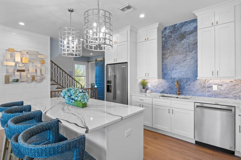 Salt Dreams - 1 Block to Beach! Pool Spa Games Rooftop Deck by Anna Maria Life Vacation Rentals - image 35