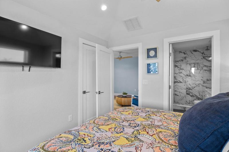 Salt Dreams - 1 Block to Beach! Pool Spa Games Rooftop Deck by Anna Maria Life Vacation Rentals - image 39