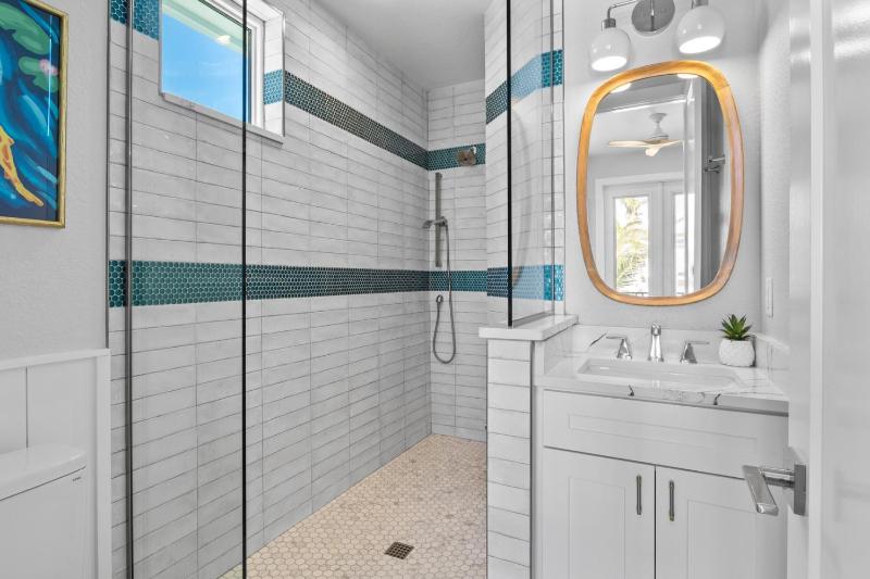 Salt Dreams - 1 Block to Beach! Pool Spa Games Rooftop Deck by Anna Maria Life Vacation Rentals - image 23