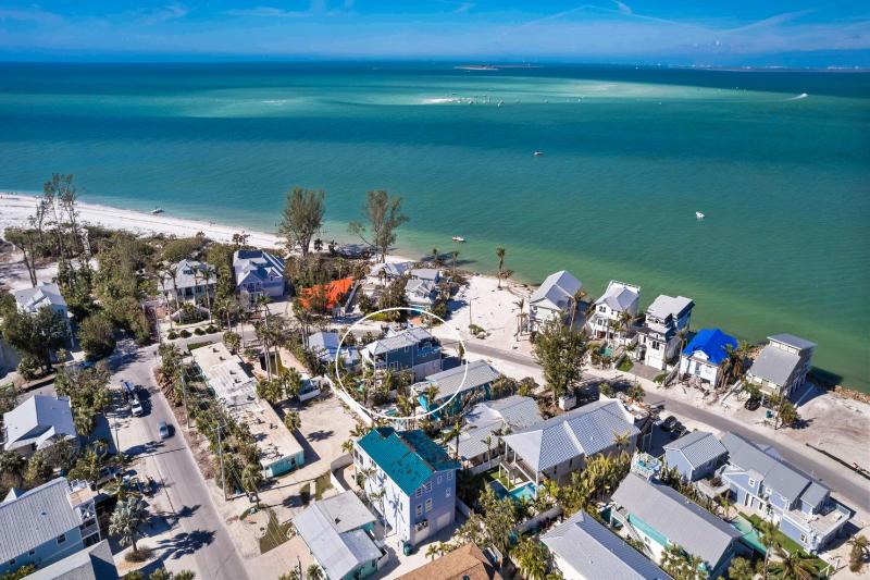 Salt Dreams - 1 Block to Beach! Pool Spa Games Rooftop Deck by Anna Maria Life Vacation Rentals - image 19