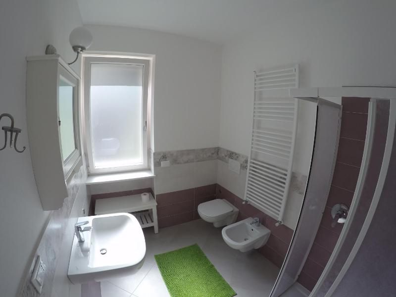 Apartment 3A image 4