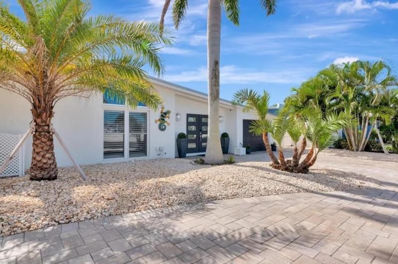 Salt & Soul - Bayfront Boat Dock Large Pool Spa by Anna Maria Life Vacation Rentals - image 25