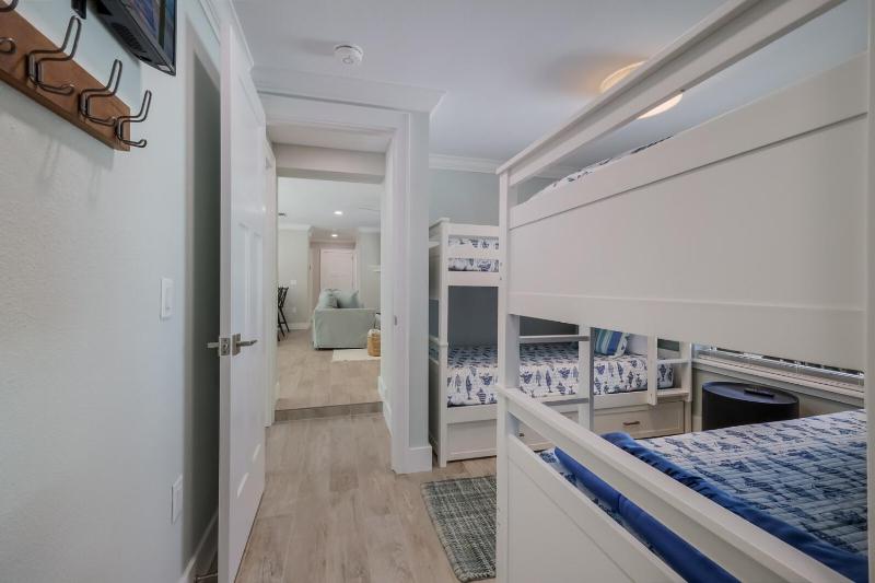 Seabatical - Pool & Spa - image 9