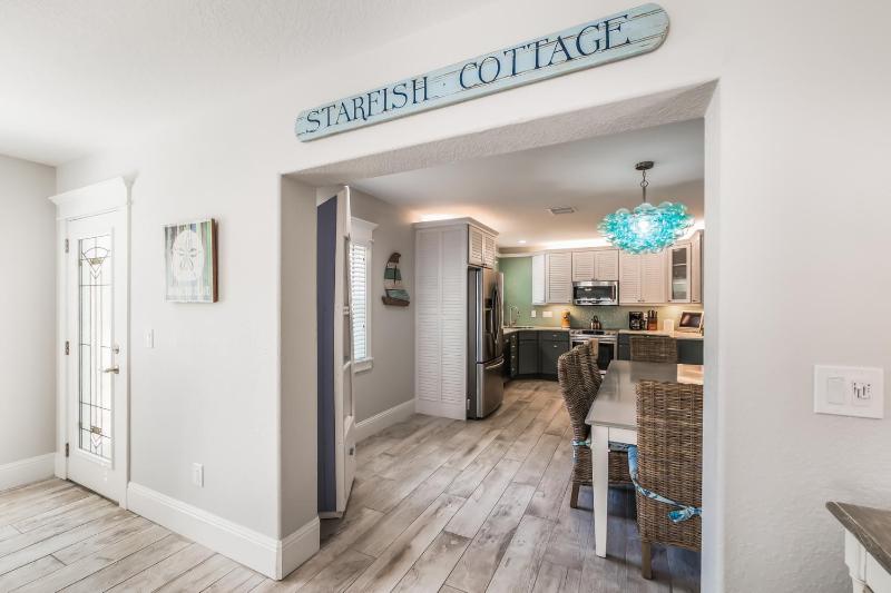Starfish Cottage - 1 Block to the Beach! Heated Pool 4 King Beds by Anna Maria Life Vacation Rentals - image 12