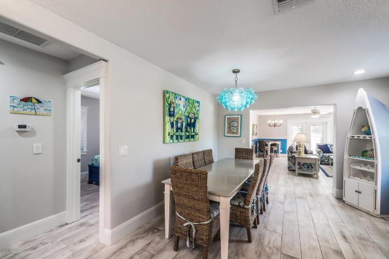 Starfish Cottage - 1 Block to the Beach! Heated Pool 4 King Beds by Anna Maria Life Vacation Rentals - image 38
