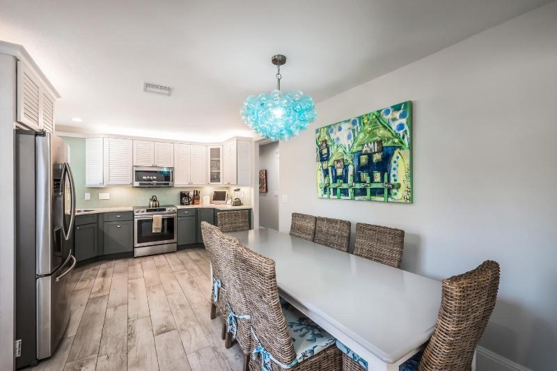 Starfish Cottage - 1 Block to the Beach! Heated Pool 4 King Beds by Anna Maria Life Vacation Rentals - image 19
