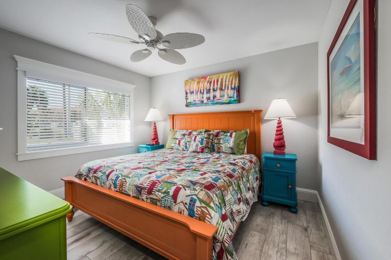 Starfish Cottage - 1 Block to the Beach! Heated Pool 4 King Beds by Anna Maria Life Vacation Rentals - image 27