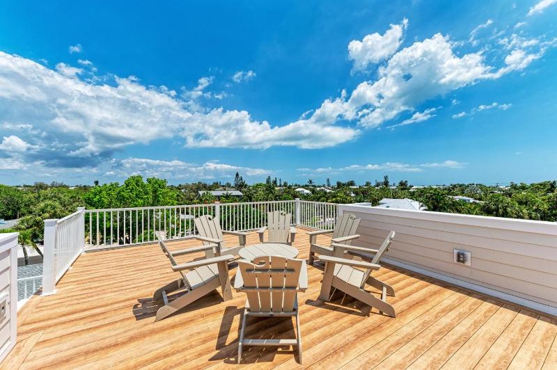 Sunsational - Roof Top Deck Games Pool & Spa by Anna Maria Life Vacation Rentals - image 14