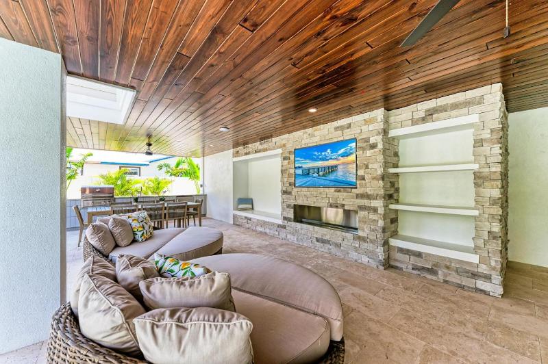 Sunsational - Roof Top Deck Games Pool & Spa by Anna Maria Life Vacation Rentals - image 7