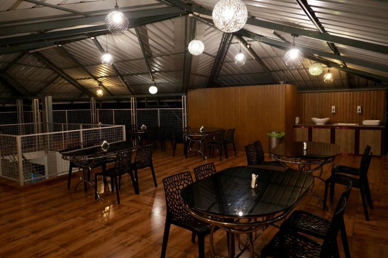 Holidayz by Stayz Royale Munnar - Misty & Sunrise Experience - image 40