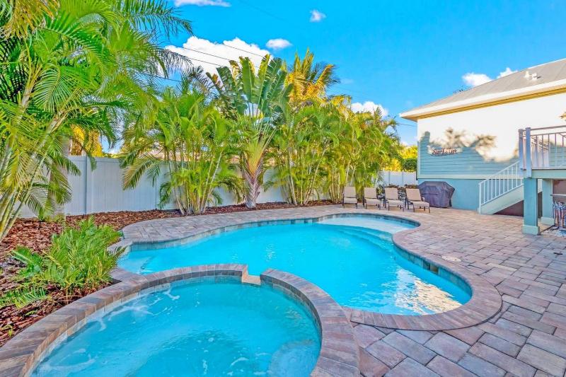 Surfs Up - 2 Blocks to Beach! Private Pool & Spa! by Anna Maria Life Vacation Rentals - image 32
