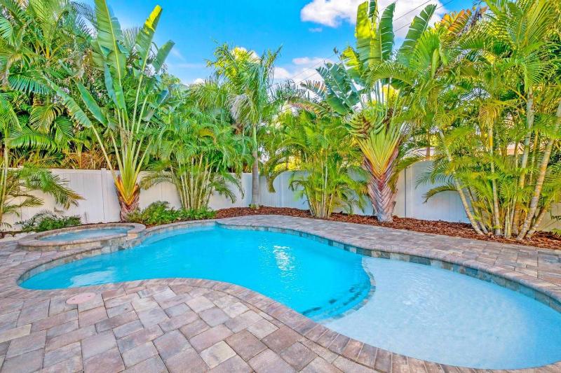 Surfs Up - 2 Blocks to Beach! Private Pool & Spa! by Anna Maria Life Vacation Rentals - image 31