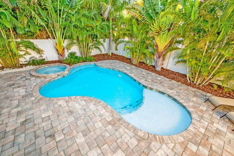 Surfs Up - 2 Blocks to Beach! Private Pool & Spa! by Anna Maria Life Vacation Rentals - image 16